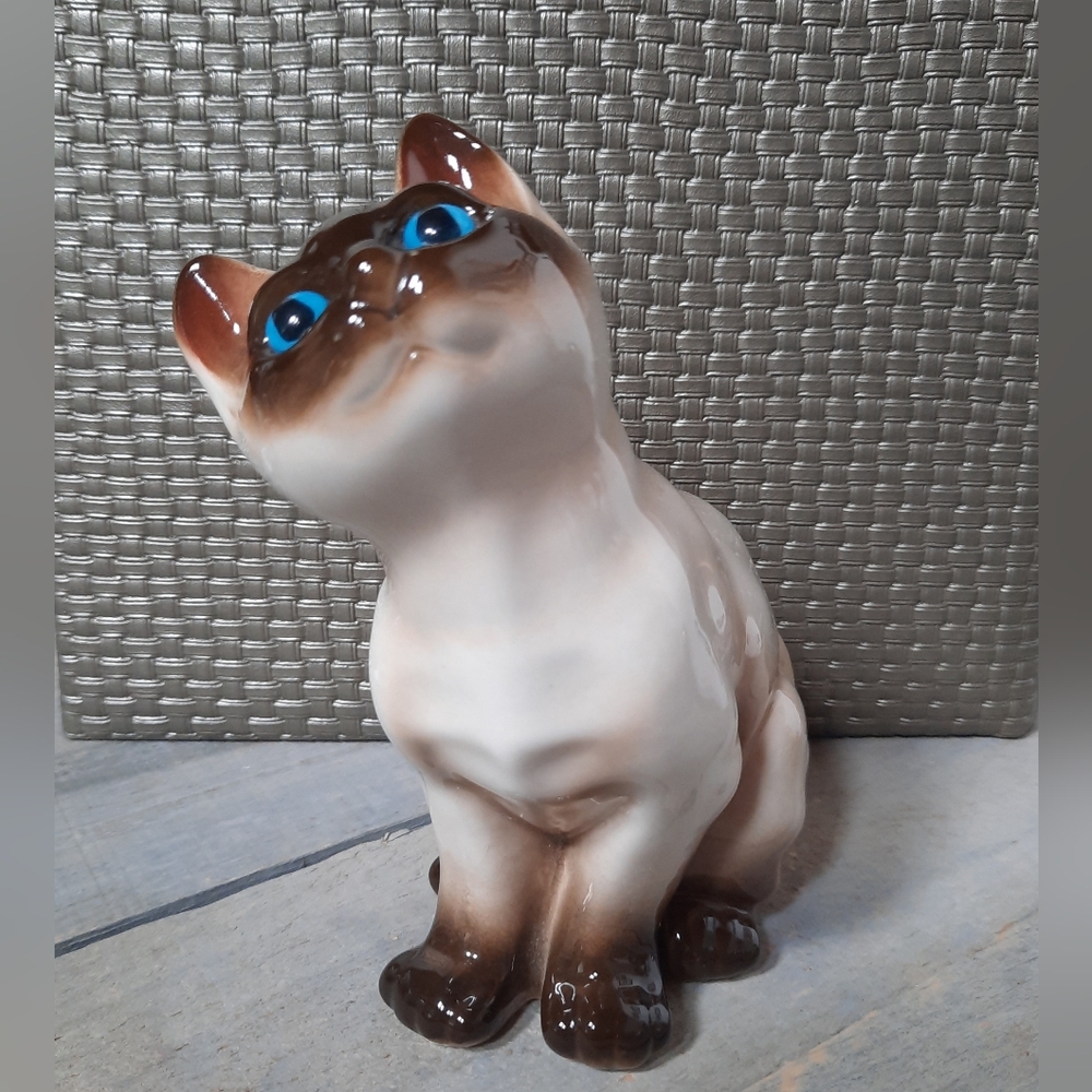 Vintage Siamese Cat Ceramic Porcelain Figurine with Blue Eyes